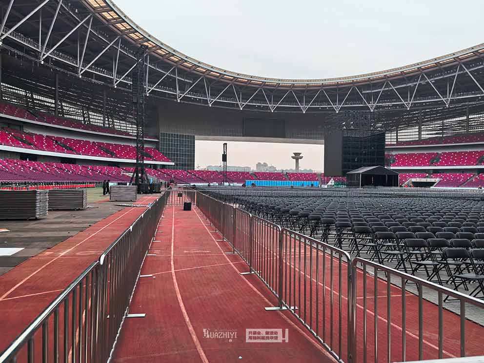 鄭州鐵馬護(hù)欄租賃助力奧體中心同一個夢音樂盛典